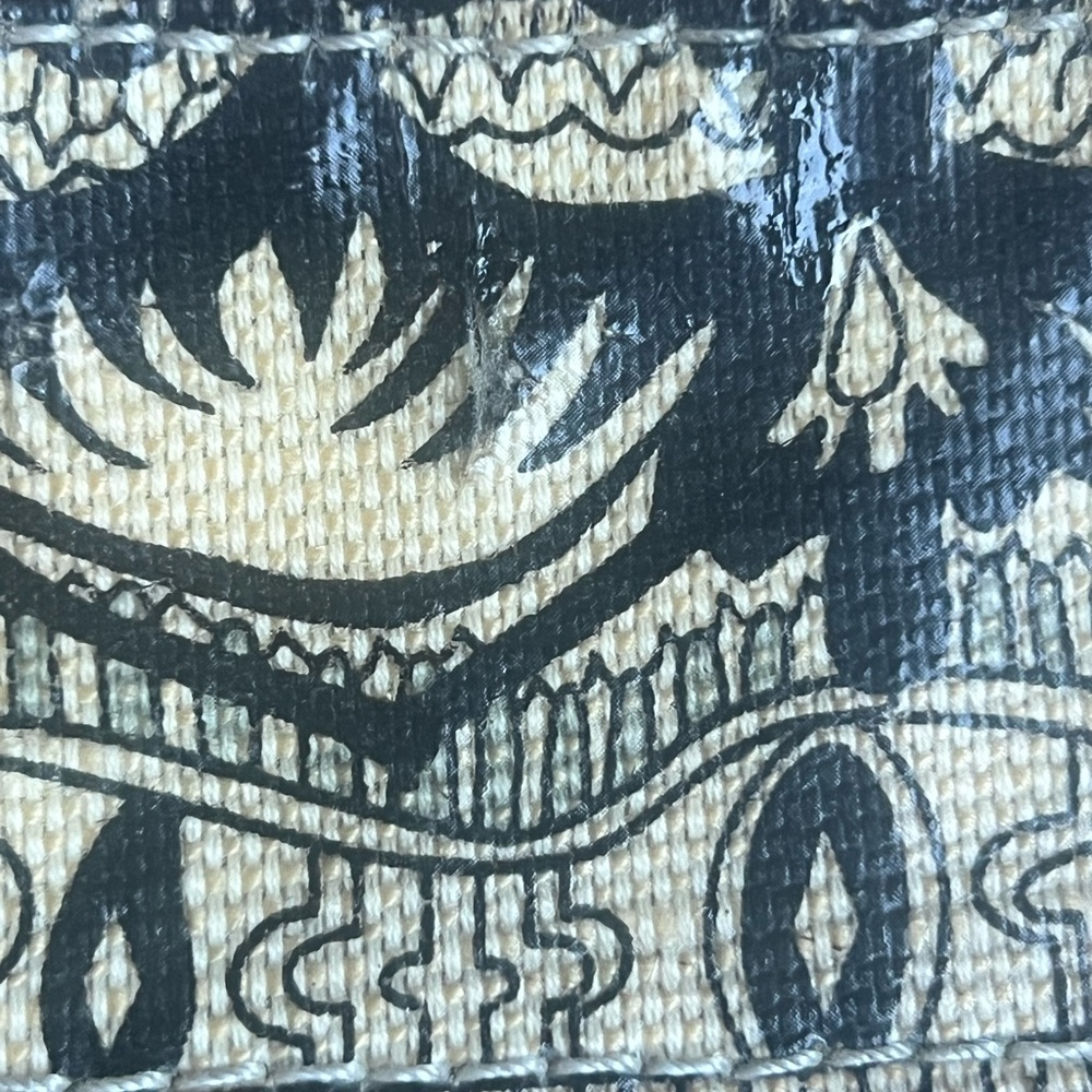 Sakroots Black and Cream Scallop Motif Crossbody Bag - Picture 3 of 5